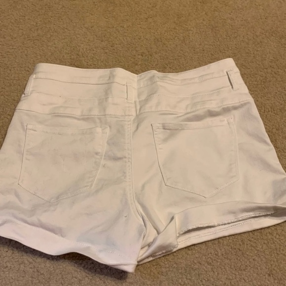 High waisted shorts - Picture 2 of 3